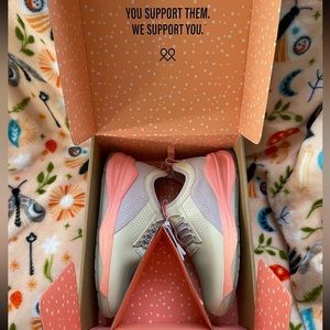CLOVE peach quarts sneakers for NURSING